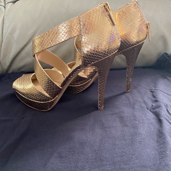 Shoes - Picture 1 of 7